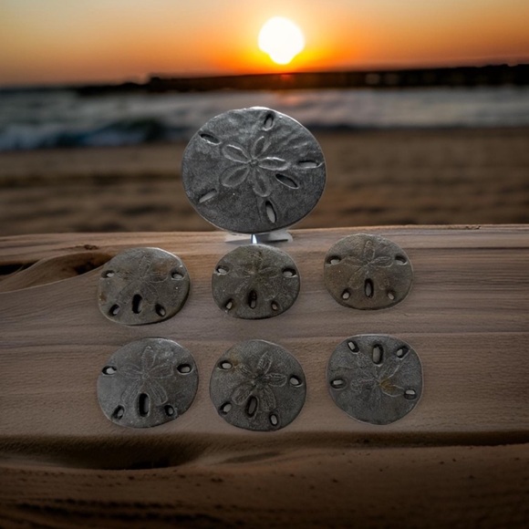 Sand Dollar Round Knobs a set of 6 and 1 large one in Pewter - Picture 7 of 7